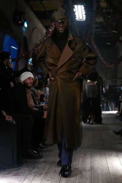 Look 10